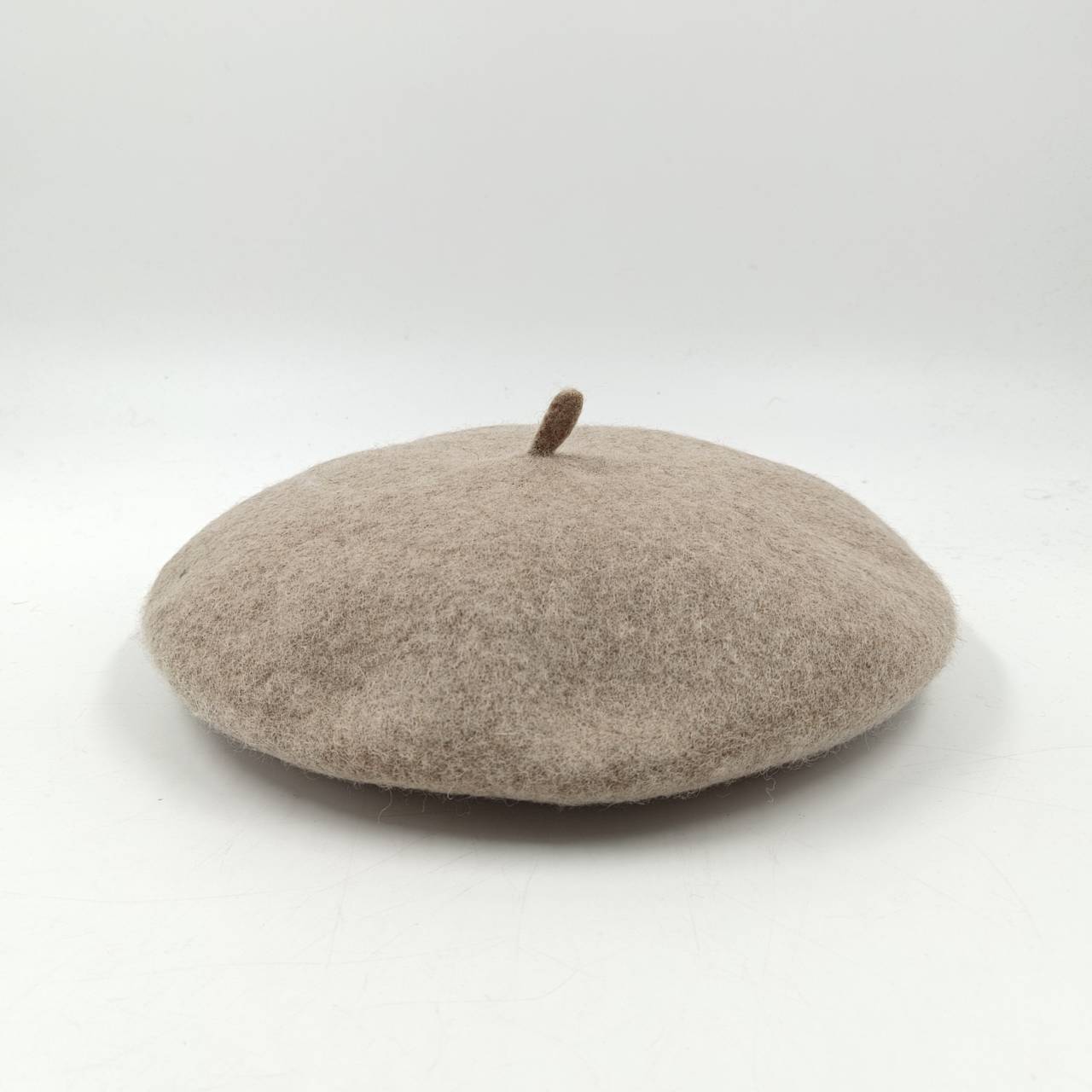 Biała wełniana czapka dla doro – Beret French Wool recenzja i cena